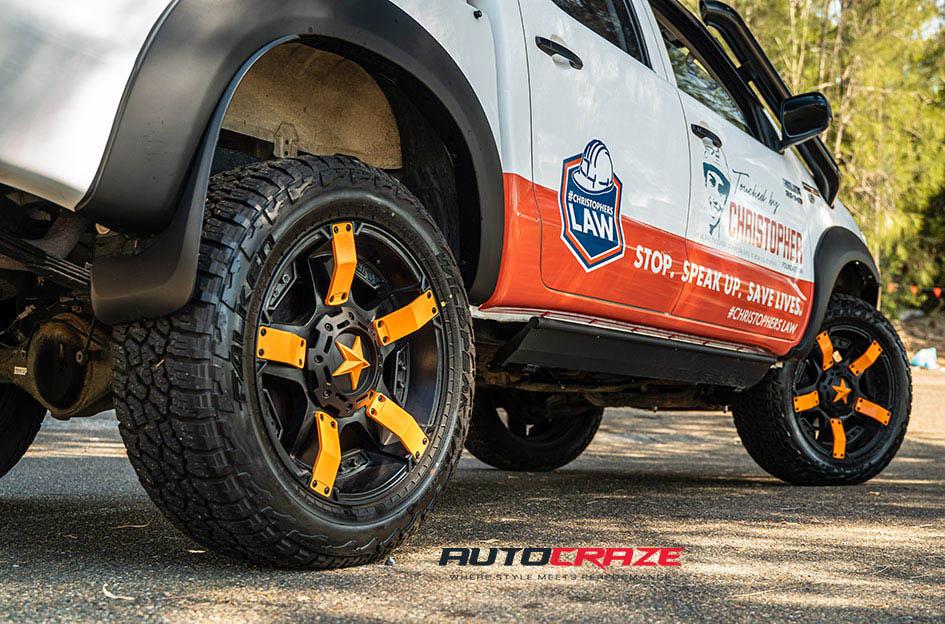 TOYOTA HILUX 4WD ROCKSTAR XD 2 MATTE BLACK ORANGE INSERTS
